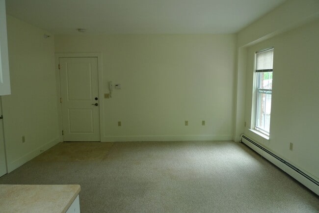 Building Photo - 9 State St