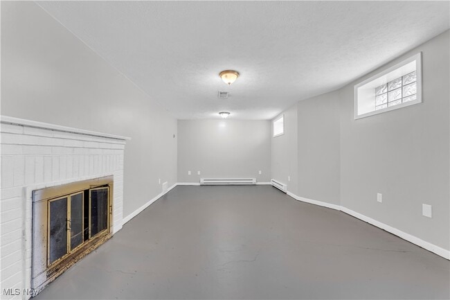 Building Photo - 3557 Silsby Rd
