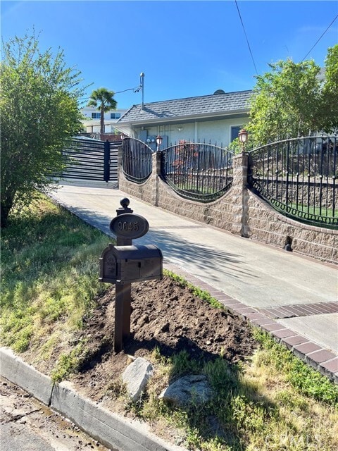 Building Photo - 9645 Dale Ave