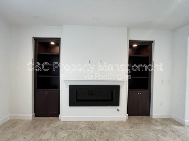 Building Photo - 2725 Parkview Wy