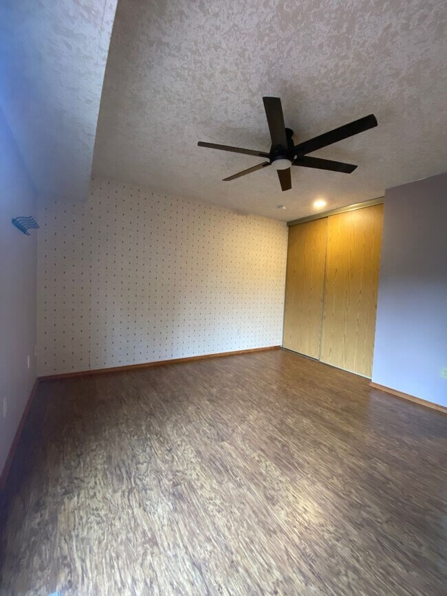 Building Photo - $300 Off 1st Month's RENT! Spacious 3-Bedroom Home with Large Fenced Yard + RV Parking in The Dalles