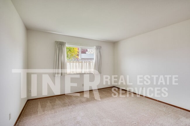 Building Photo - 5516 Palmdale Way