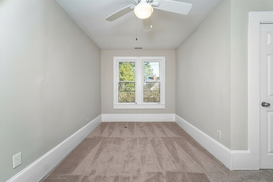 Building Photo - 3027 Grandy Ave