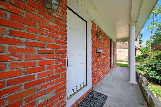 Building Photo - 10218 Oak Point Dr