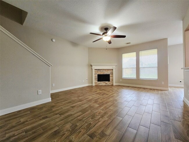 Building Photo - 26435 Richwood Oaks Dr