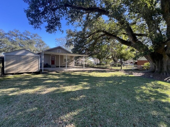 Building Photo - Location!  Location!  Adorable 2 bedroom, 1 bath home near Zachary High