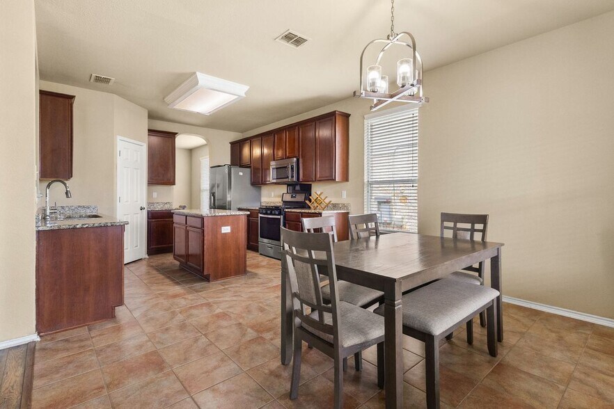Building Photo - 5830 Palmetto Way