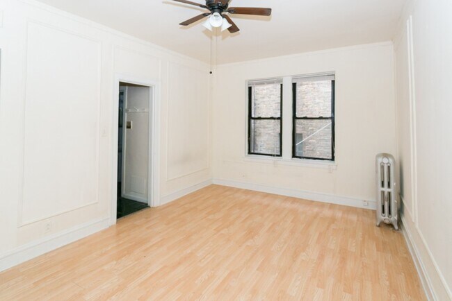 Building Photo - 4856 N Damen Ave