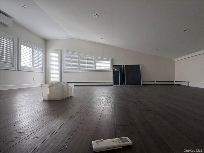 Building Photo - 2 Bay 9th St