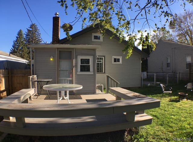 Building Photo - 227 E Baker Ave