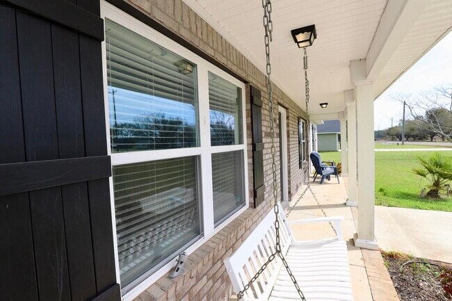 Building Photo - 5625 Tillman Nursery Rd