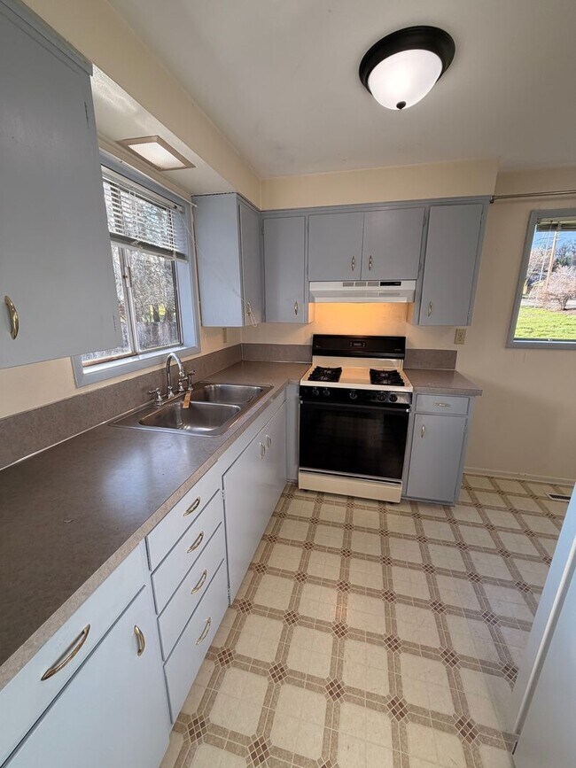 Building Photo - pzprop01