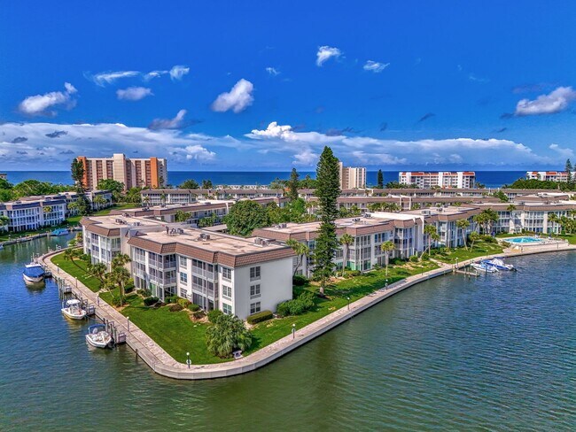 Building Photo - LUXURY LONGBOAT LIVING AT IT’S FINEST! AVA...