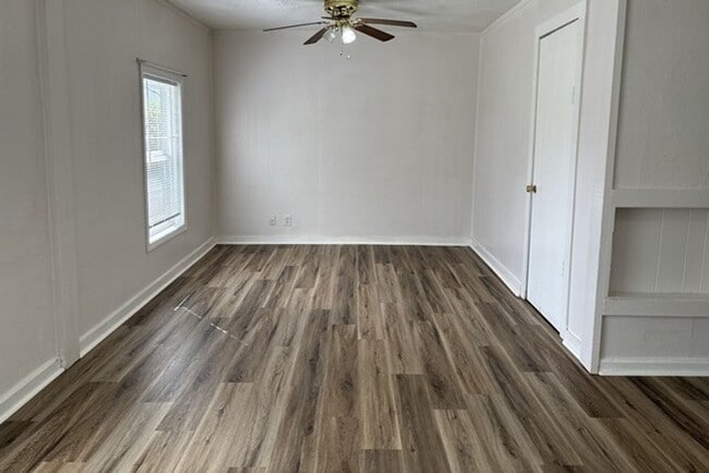 Building Photo - 2Bd/1Ba Single Story House - Available to View!