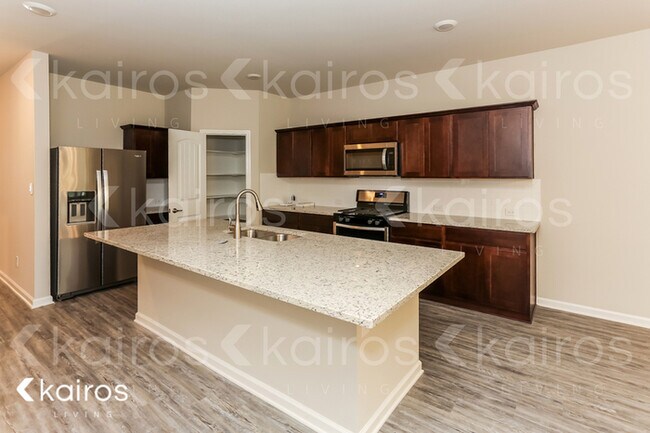 Building Photo - 6521 Tiger Pointe Dr.