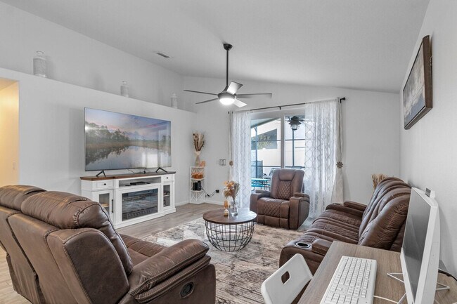 Building Photo - 15730 Bay Vista Dr