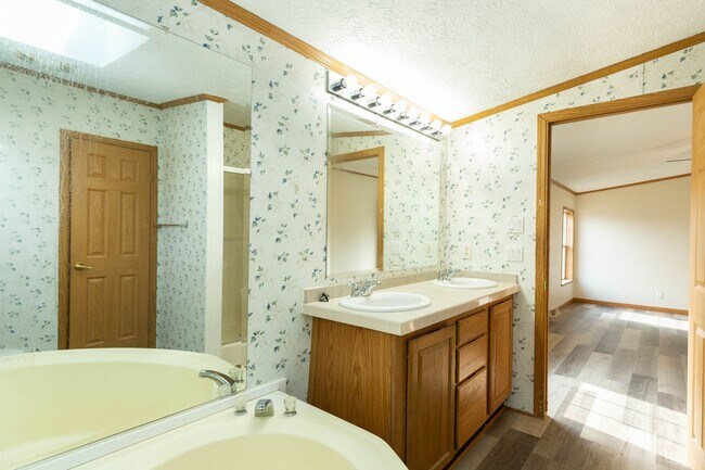 Building Photo - 3 bed, 2 bath, Rancher in Martinsburg, WV