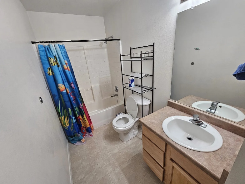 Building Photo - 1691 40 E