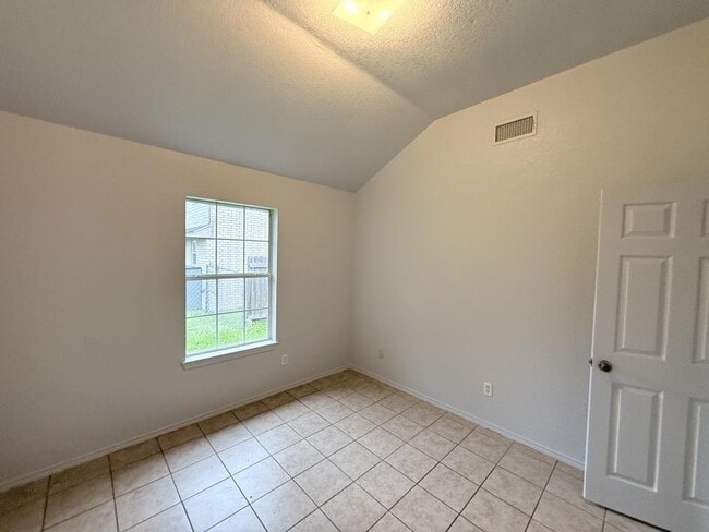 Building Photo - 3708 Gus Dr