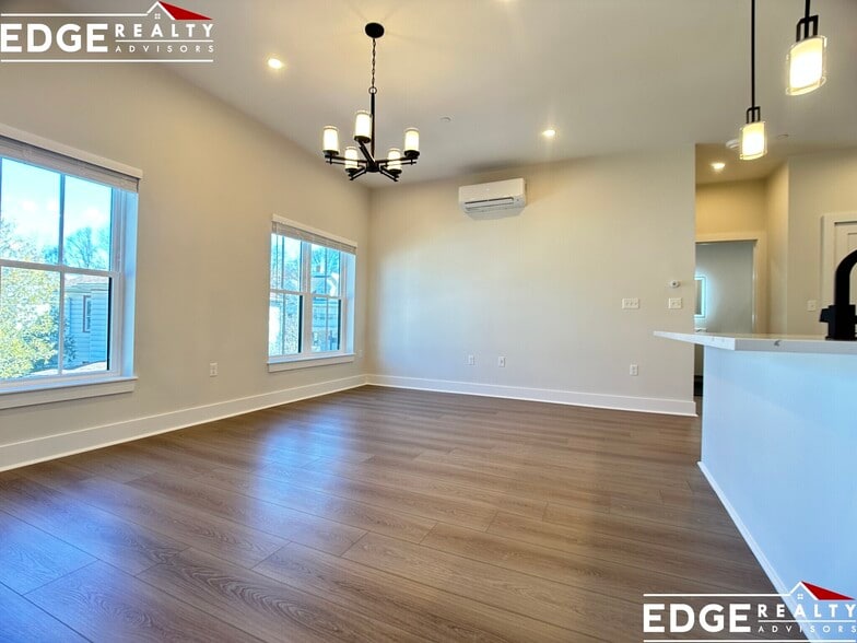 Building Photo - 9 Newton St