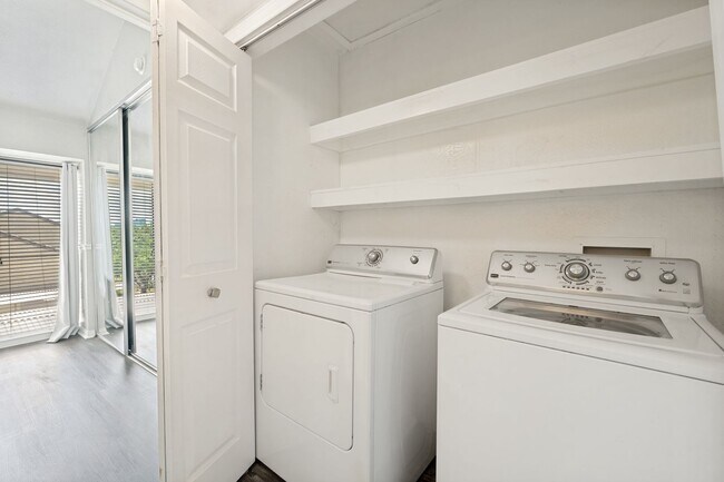 Building Photo - Prime Las Colinas Location! Spacious Condo Minutes from Dining & Entertainment