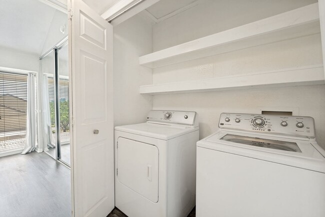 Building Photo - Prime Las Colinas Location! Spacious Condo Minutes from Dining, Entertainment & Major Employers