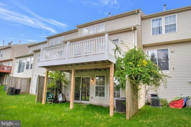 Building Photo - 7641 Fairbrook Rd