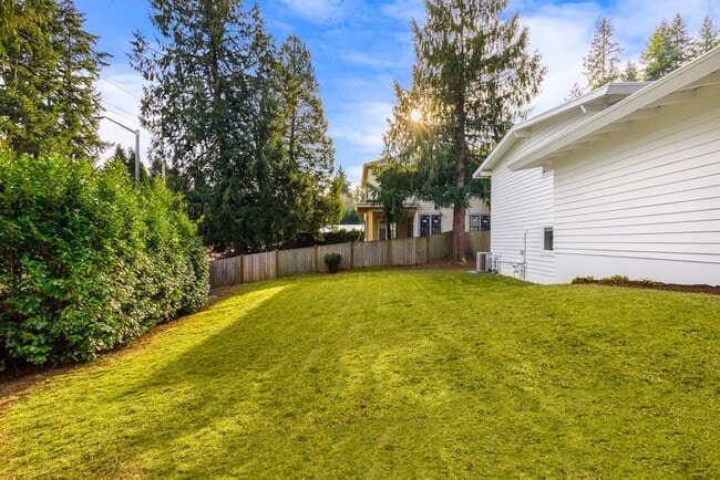 Building Photo - Gorgeous Fully Renovated 5 Bedroom Redmond/Bellevue/Kirkland Border