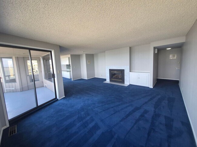 Building Photo - Move in Special 1/2 Off First Month! Amazing Views! 2 Bedroom Condo for Rent in the Fairhaven Nei...