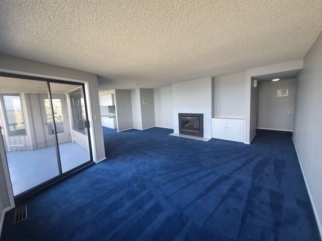 Building Photo - Spacious 2 Bedroom Condo for Rent in the Fairhaven Neighborhood