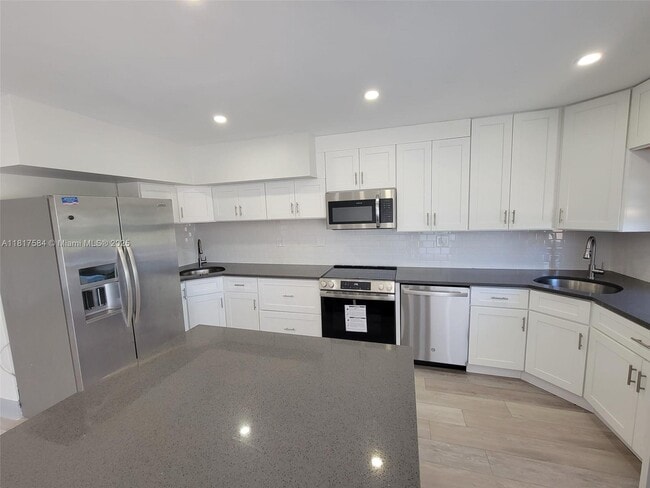 Building Photo - 9123 NW 38th Dr
