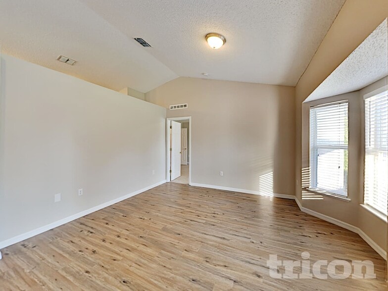 Building Photo - 13389 Dunbar St