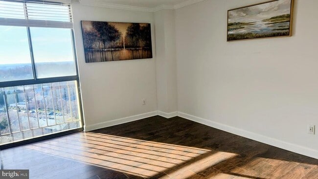 Building Photo - 6100 Westchester Park Dr