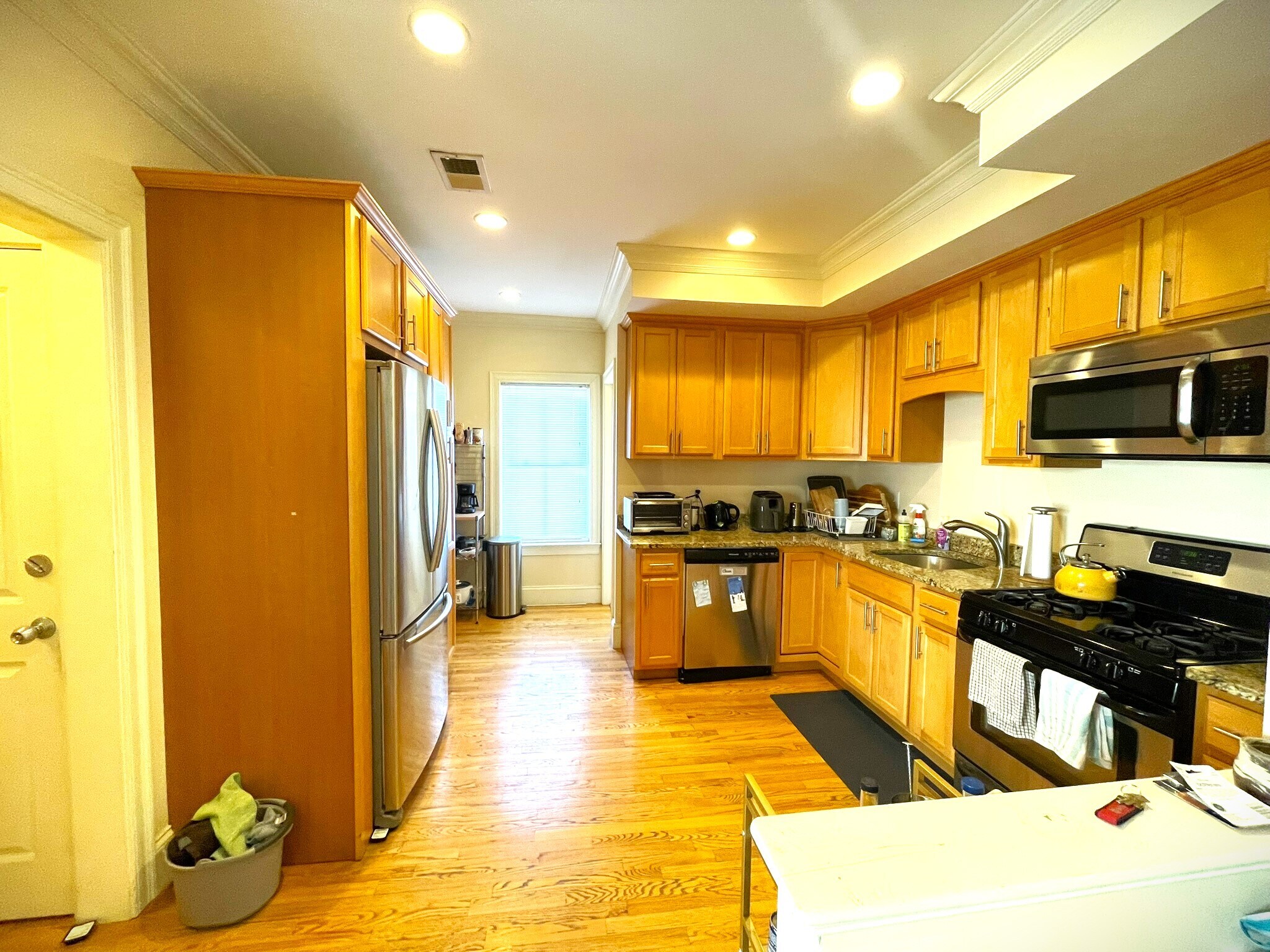 Building Photo - 27 Lothrop St