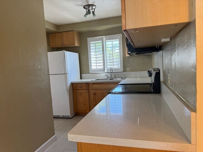 Building Photo - 2 bedroom 2 bath condo located in Hokulani in Kailua
