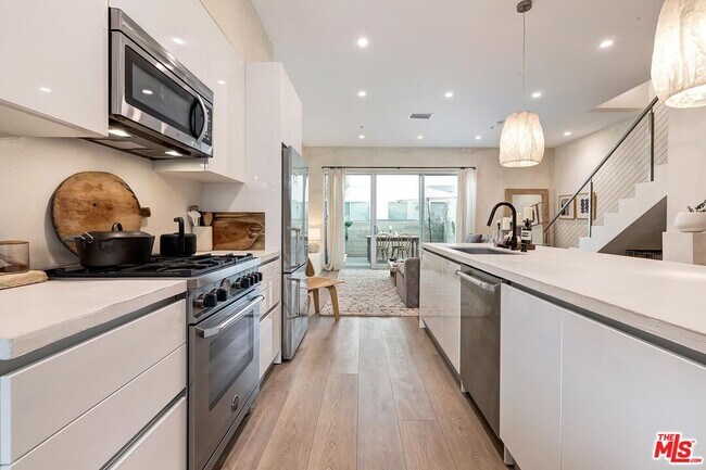 Building Photo - 957 Figueroa Terrace