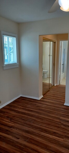 Building Photo - 5439 Kenwood Dr
