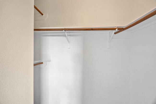 Building Photo - 443 Willow W Dr