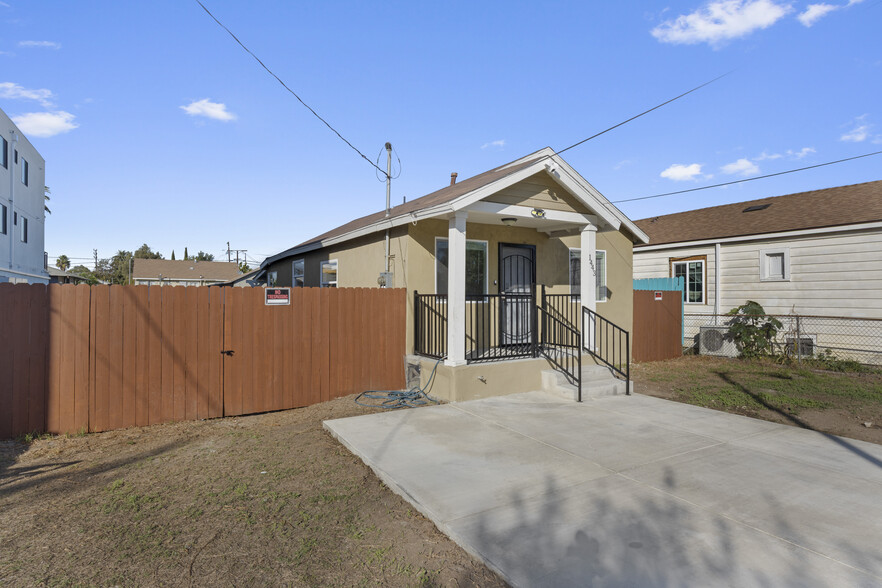 Building Photo - 1443 W 36th Pl