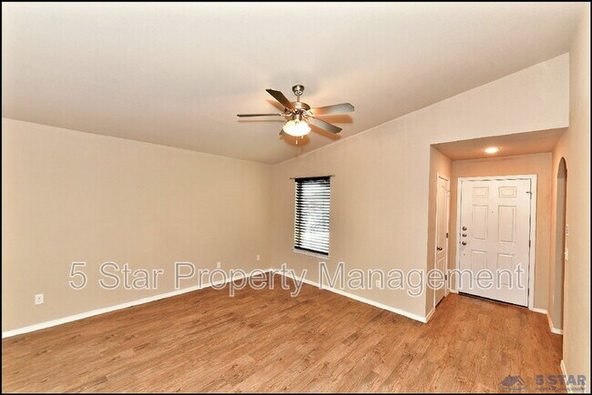 Building Photo - 916 Villa Seca Dr