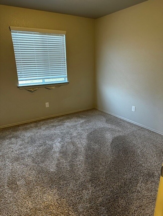 Building Photo - 2433 Stoneham Ct