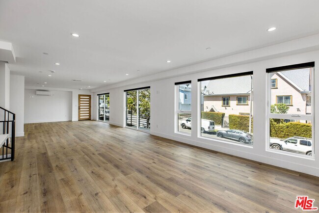 Building Photo - 571 Mariposa Ave