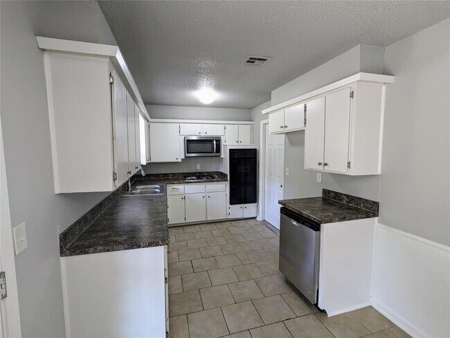 Building Photo - 504 NE 18th St