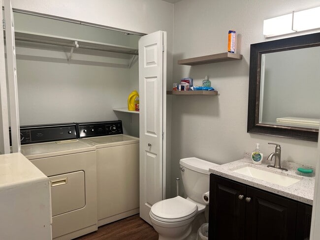 Building Photo - 3 Bed 2 Bath Fully Furnished Unit in Fairbanks- SORRY, NO PETS!