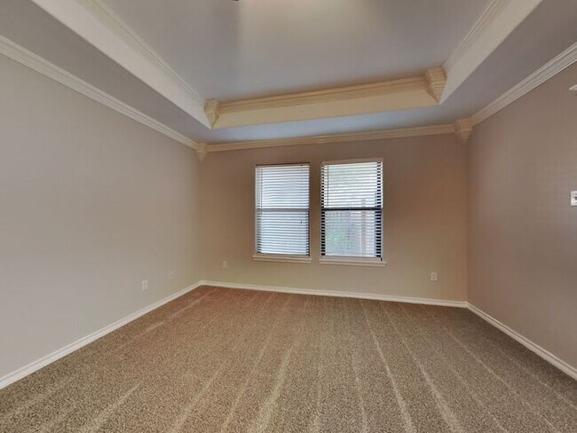 Building Photo - No Application Fees* $1000 Off 1st Month R...