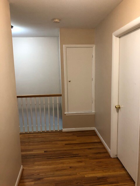 Building Photo - 447 N Fox Hills Dr