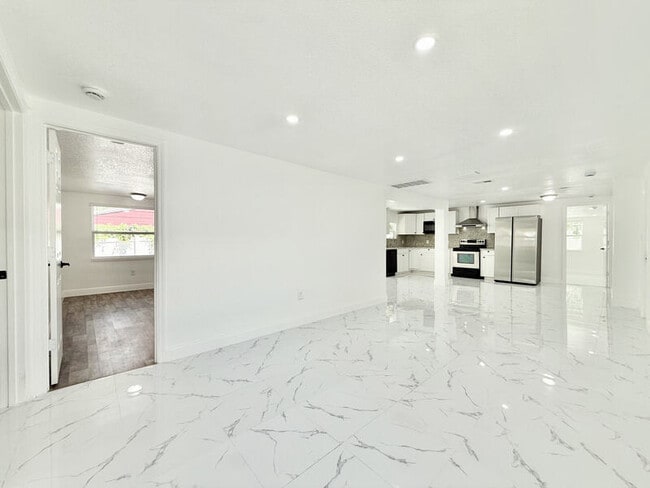 Building Photo - 2712 60th Ave N