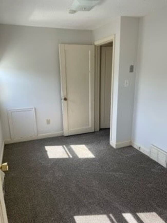 Building Photo - 6050 Wentworth Ave S