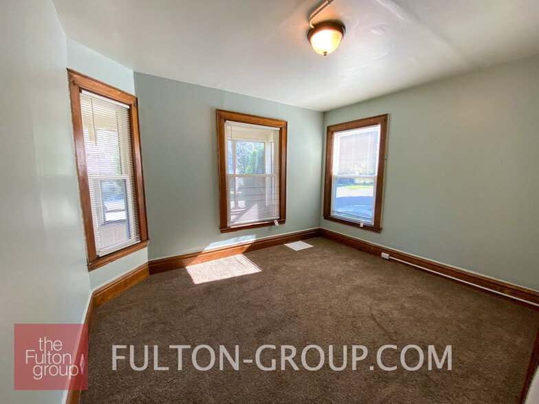 Building Photo - 714 Veto St NW