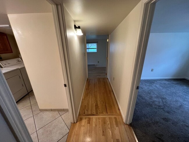 Building Photo - 1-2 Bedroom 1 Bath House with Garage, Newl...
